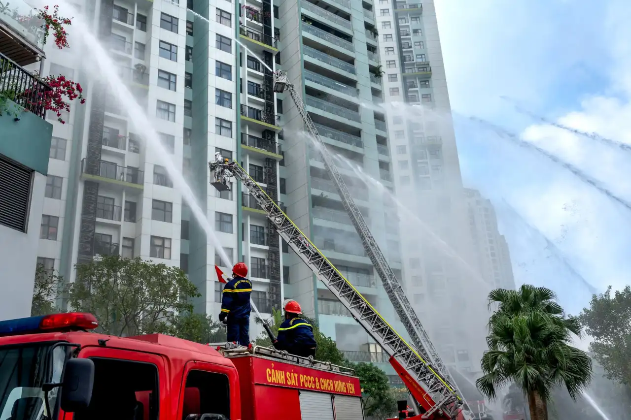 网络交换机与光纤收发器在政企网络中的选型与部署解析
