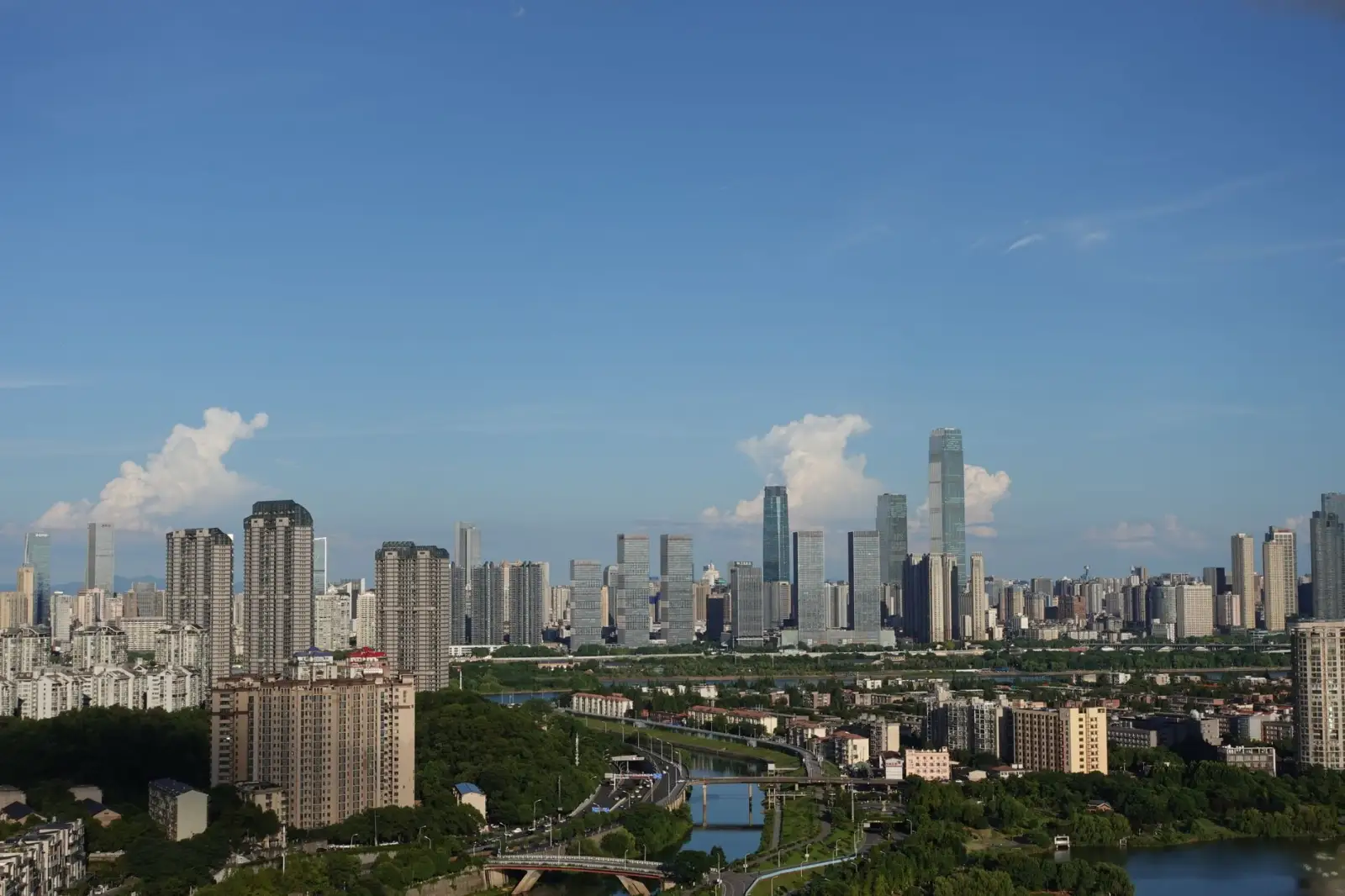 海南政企网络升级如何选型：交换机与光纤收发器的搭配要点