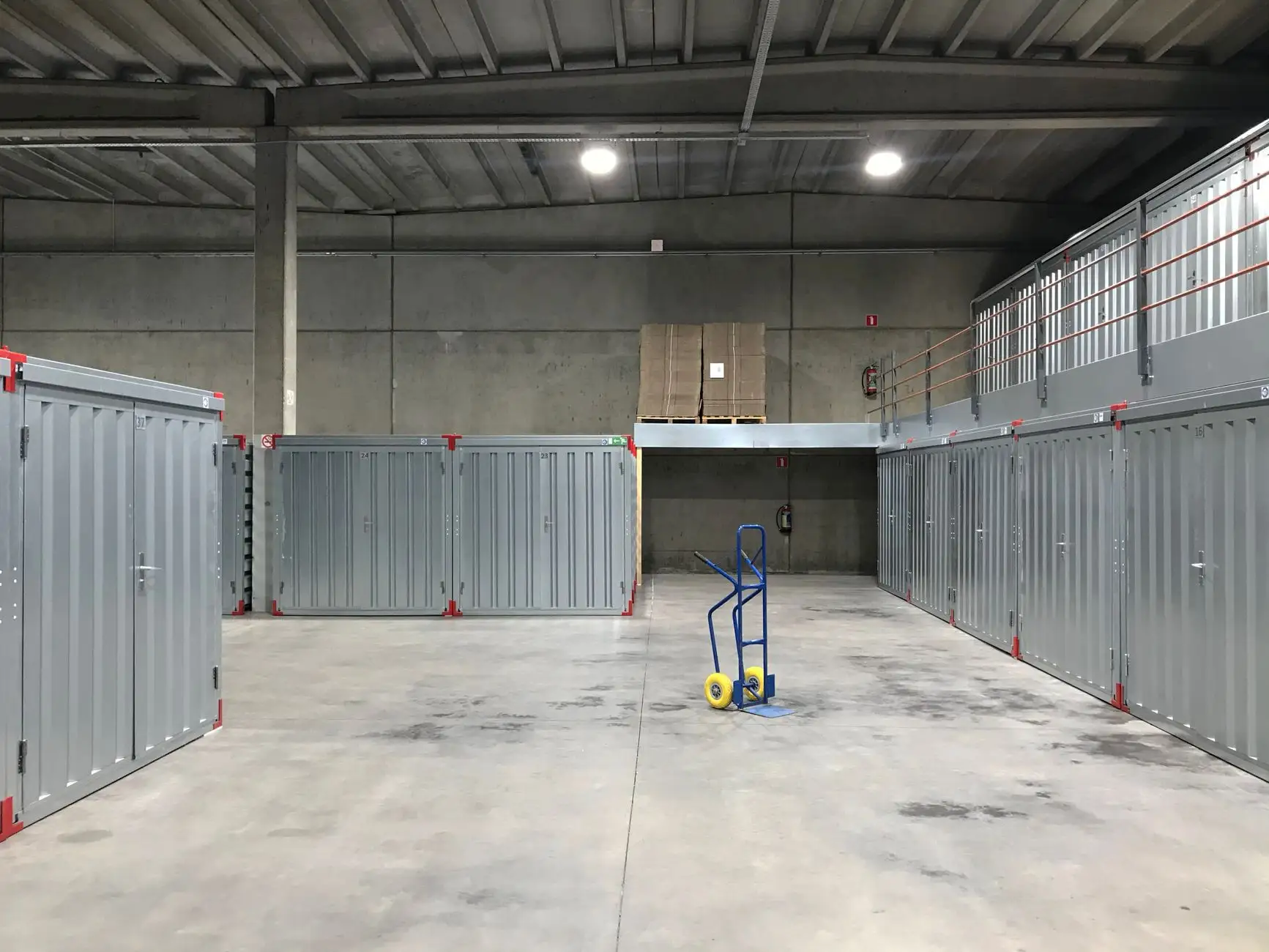 企业园区网络建设中网络交换机与光纤收发器的选型与部署要点