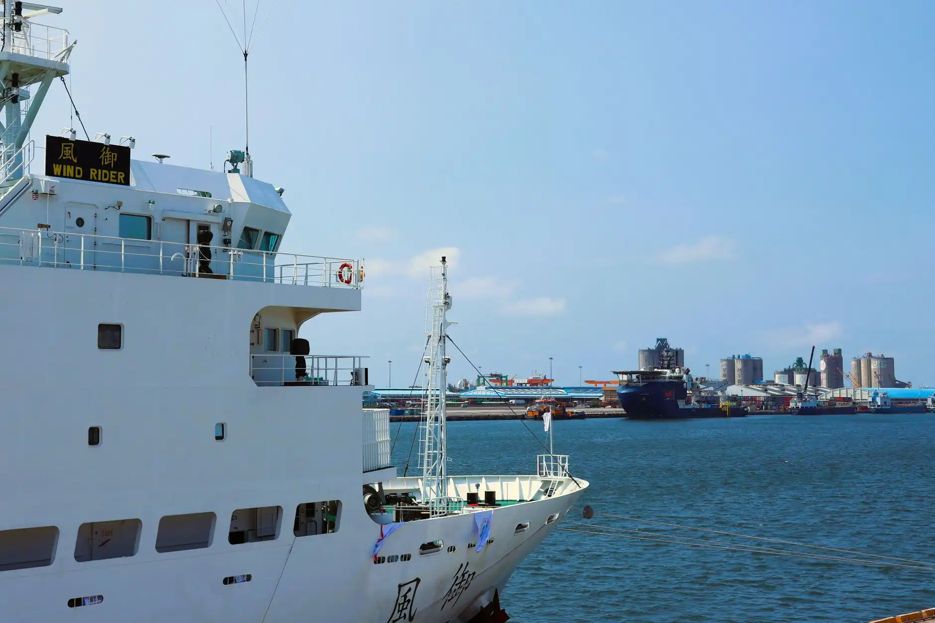 海南政企网络建设中网络交换机与光纤收发器的选型要点解析