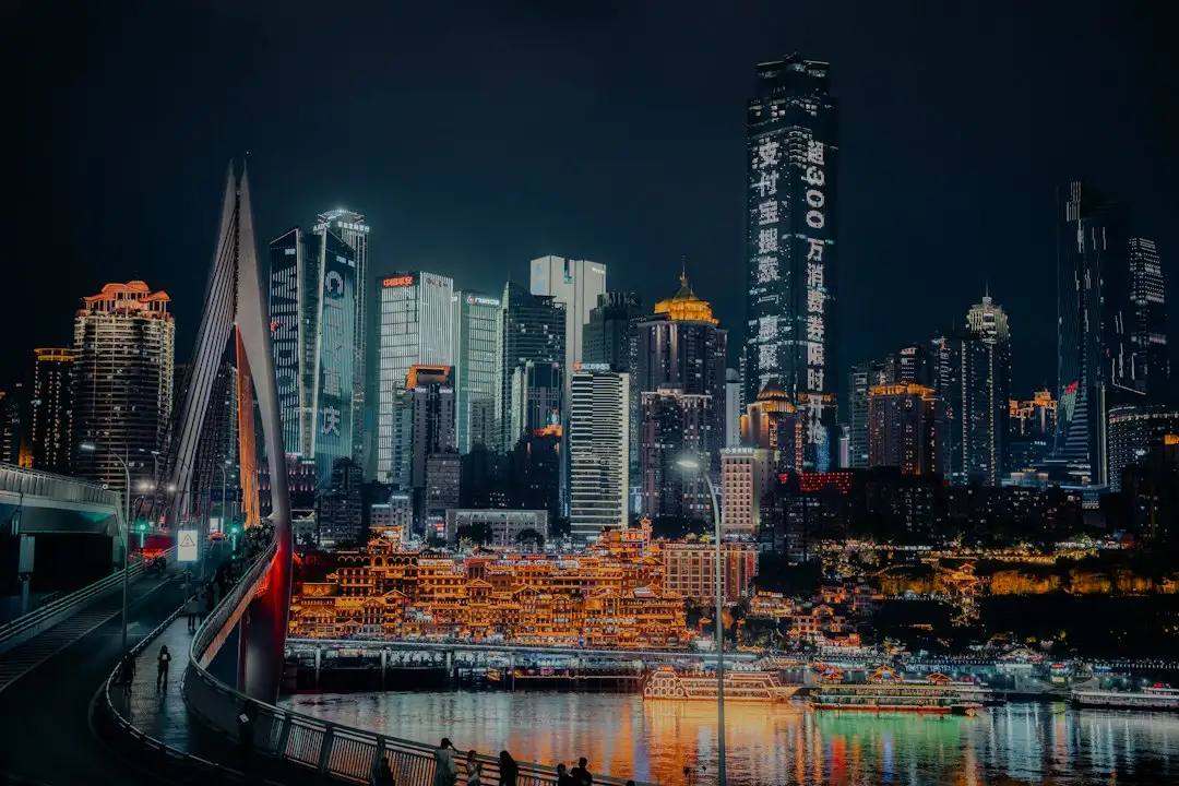 网络交换机与光纤收发器在政企网络中的协同应用场景分析
