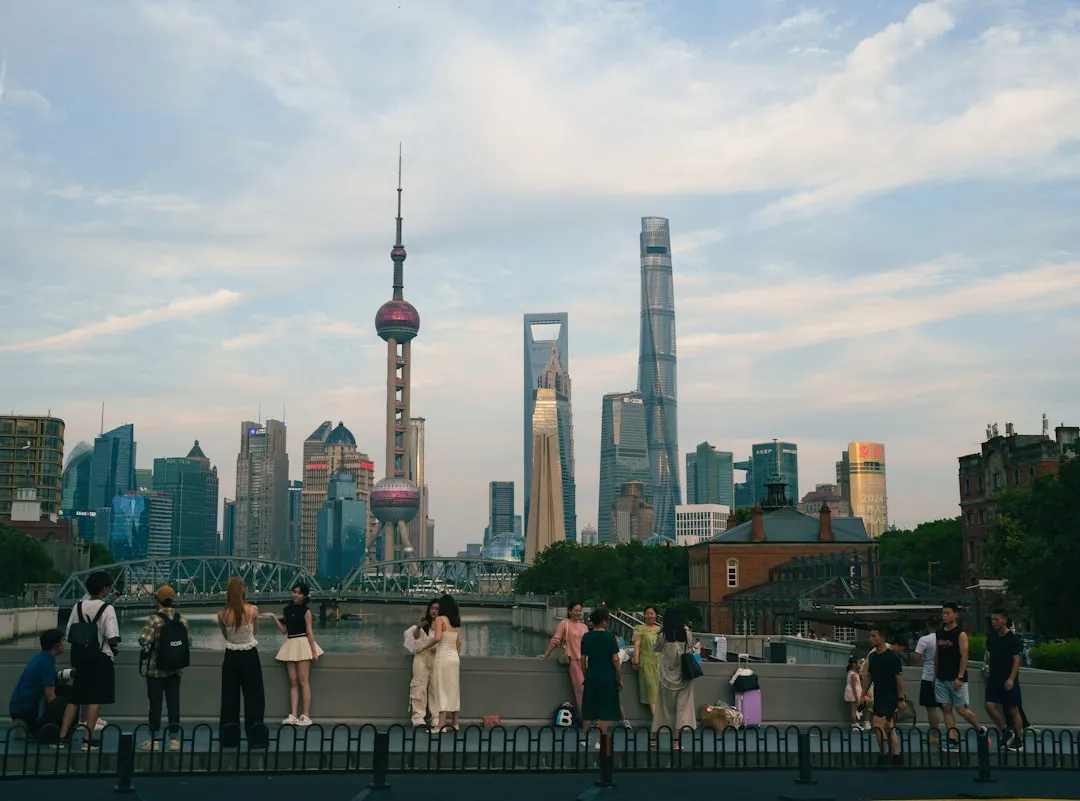 光纤收发器与网络交换机在政企组网中的选型与部署要点